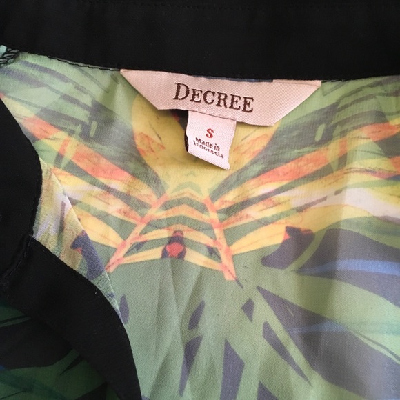 Decree colorful leaves sleeveless top - Picture 4 of 5